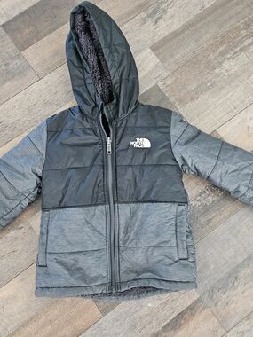 The North Face Kids' Two-Tone Hooded Puffer Jacket - Black & Gray
